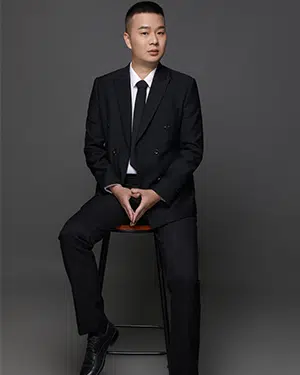 设计师何伟